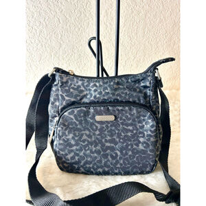 Baggallini Joey Bagg Black Charcoal Cheetah Small Crossbody Bag Purse MSRP $58